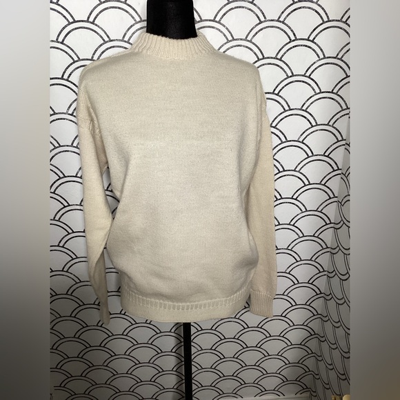 Uniqlo Sweaters - Uniqlo Beige Cable Knit Crewneck Sweater – Size Medium